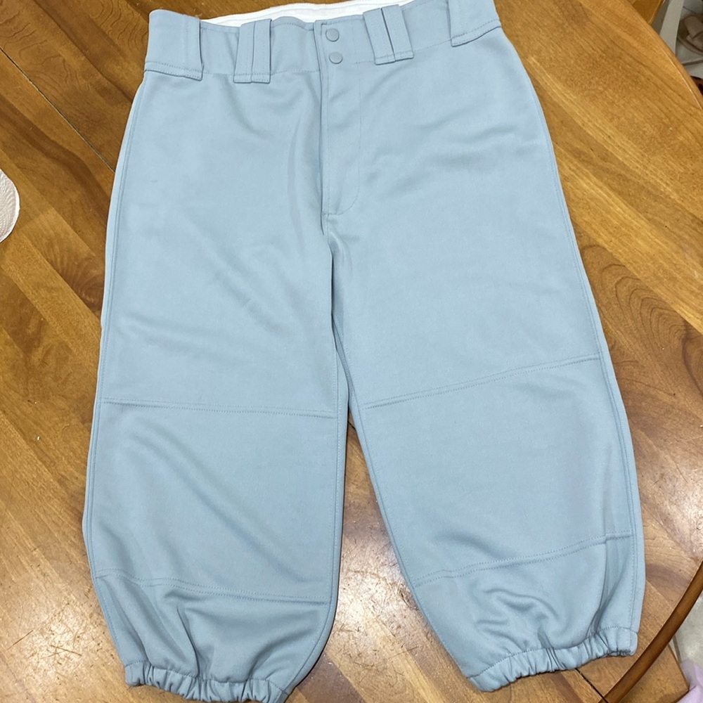 NWOT, Marucci, men’s size medium, short baseball pants.
